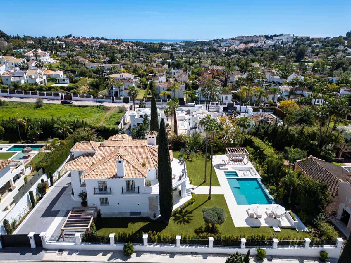 5 sypialnia Willa na sprzedaż w Nueva Andalucia z basenem garażem - 8 900 000 € (Ref: 9767613)