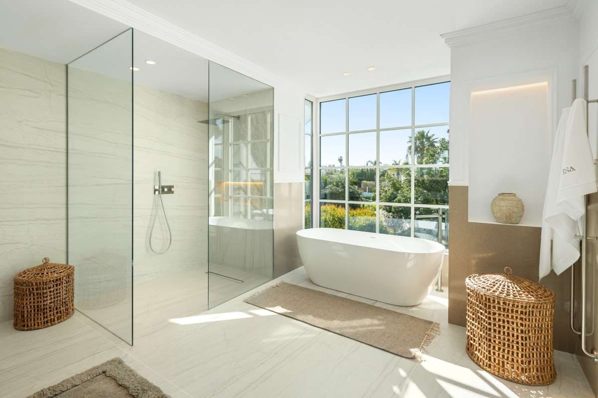 5 sovrum Villa till salu i Nueva Andalucia med pool garage - 8 900 000 € (Ref: 9767613)