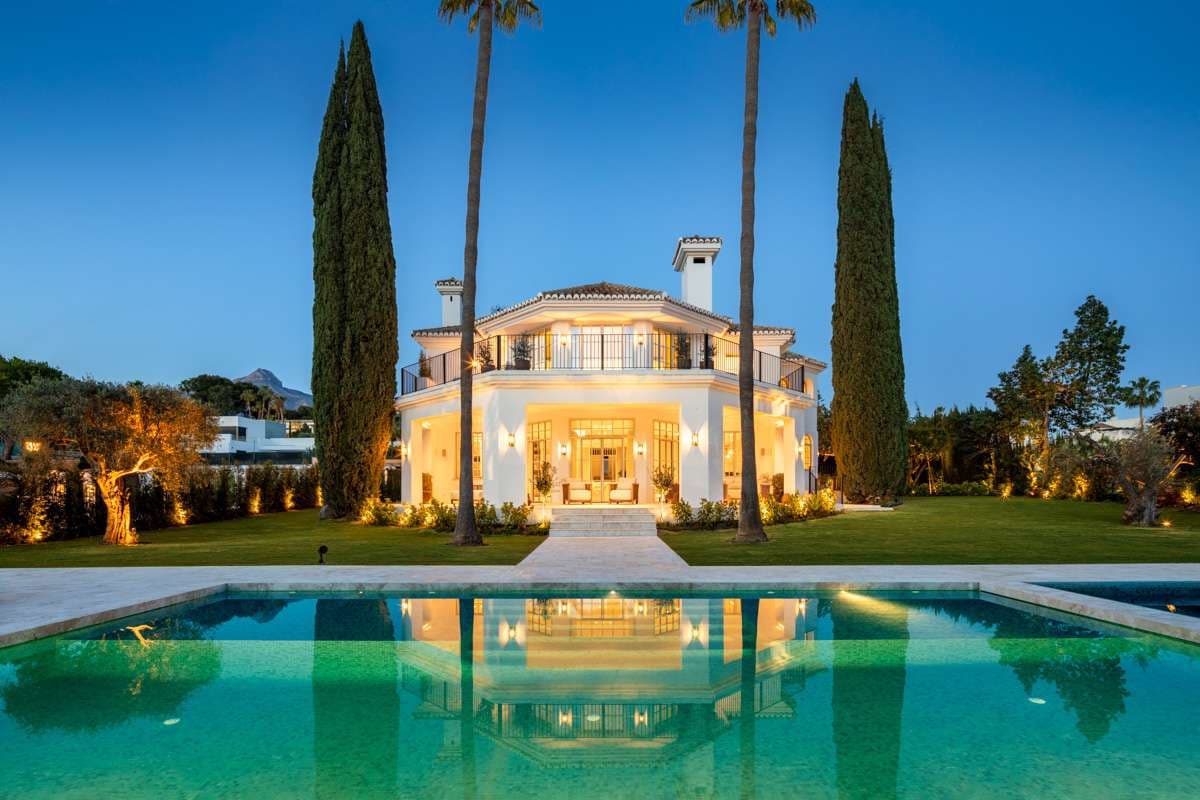 5 sovrum Villa till salu i Nueva Andalucia med pool garage - 8 900 000 € (Ref: 9767613)