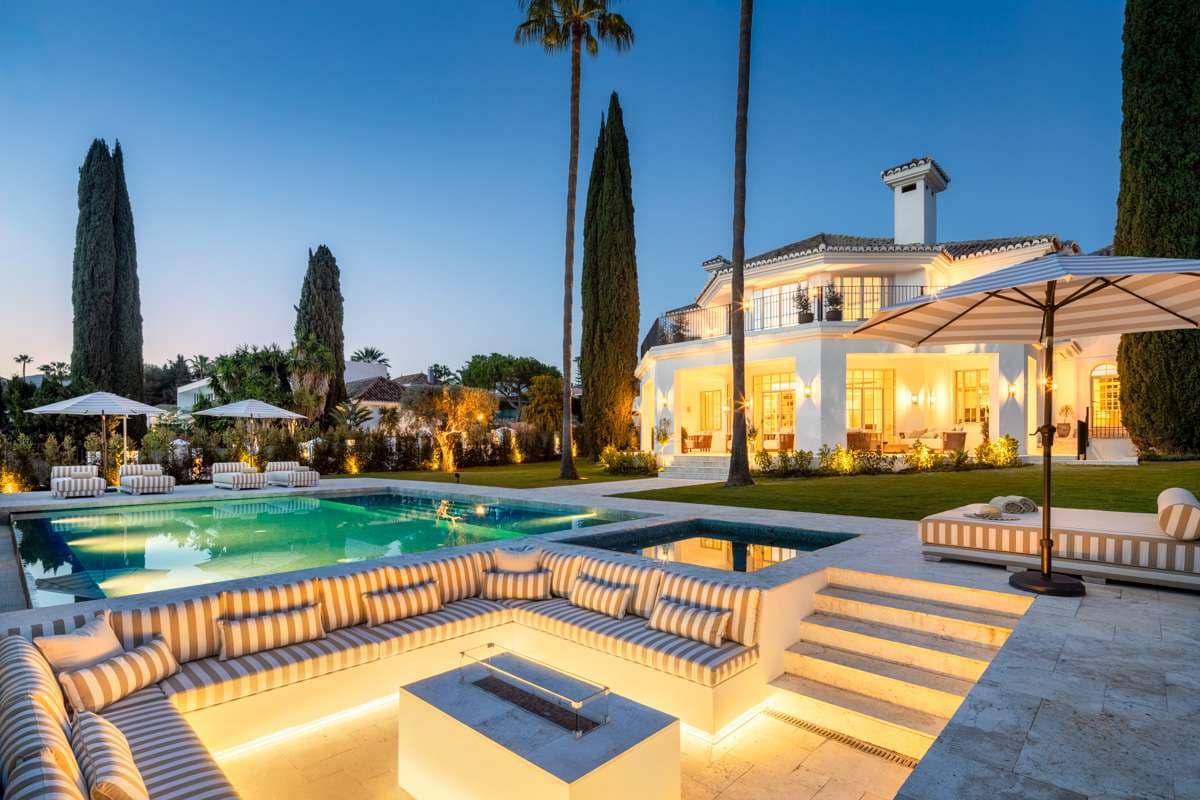 5 sovrum Villa till salu i Nueva Andalucia med pool garage - 8 900 000 € (Ref: 9767613)