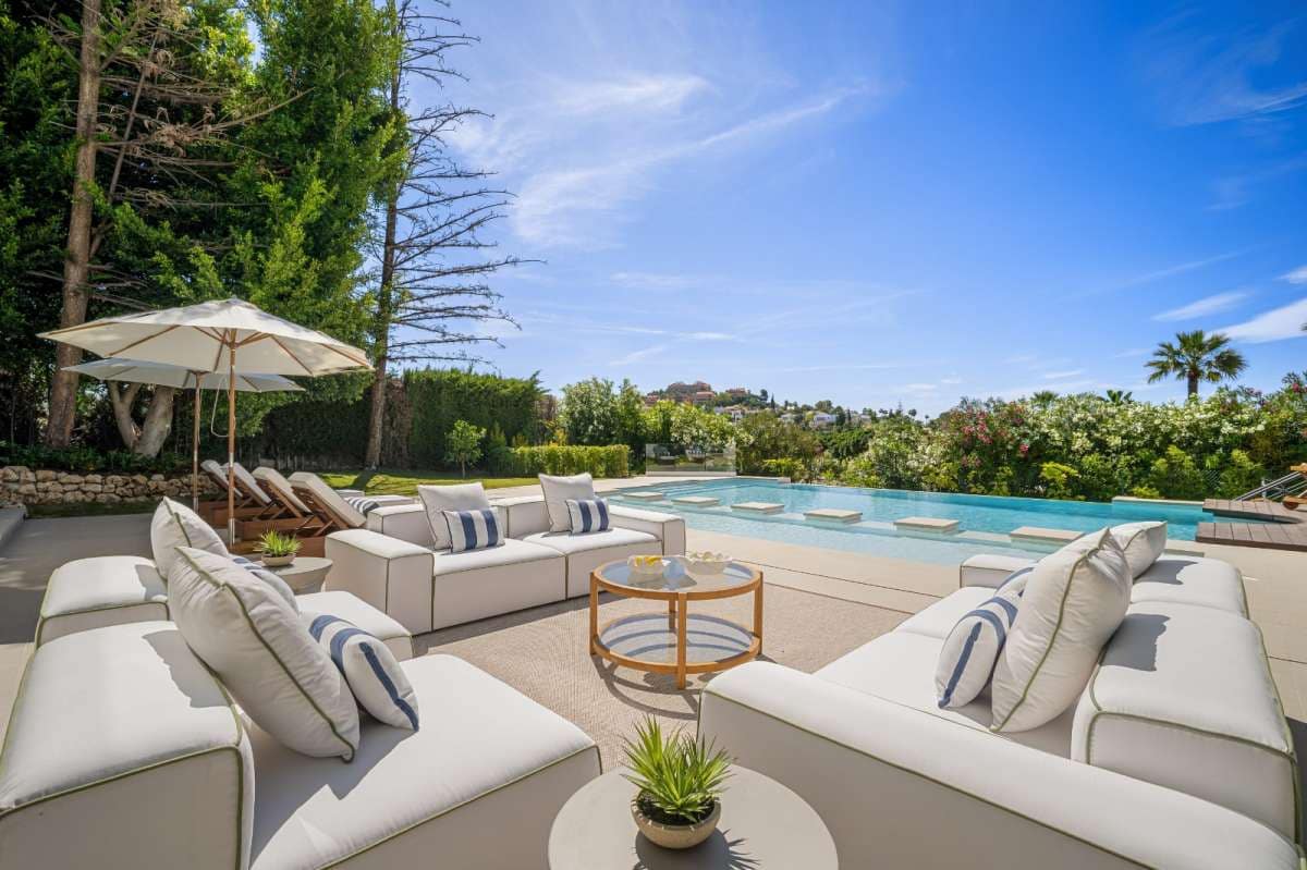 Chalet de 6 habitaciones en Nueva Andalucia en venta con piscina garaje - 7.350.000 € (Ref: 9767682)