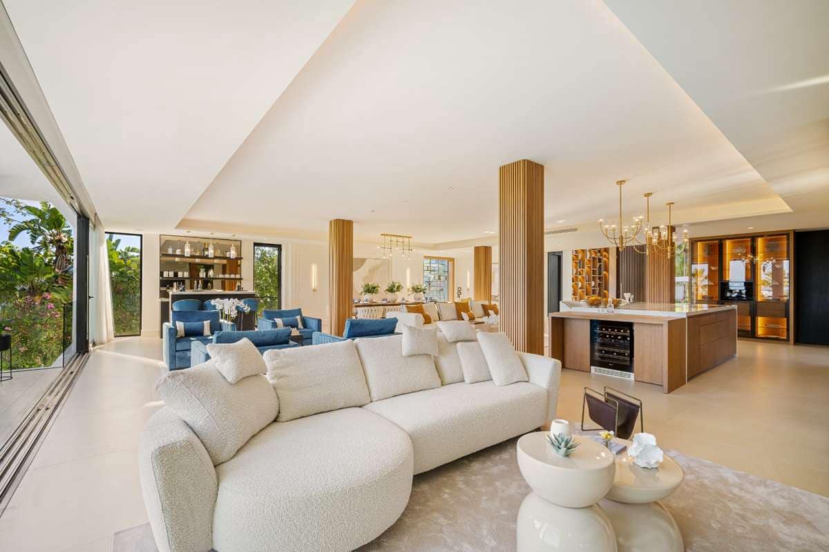 6 bedroom Villa for sale in Nueva Andalucia with pool garage - € 7,350,000 (Ref: 9767682)