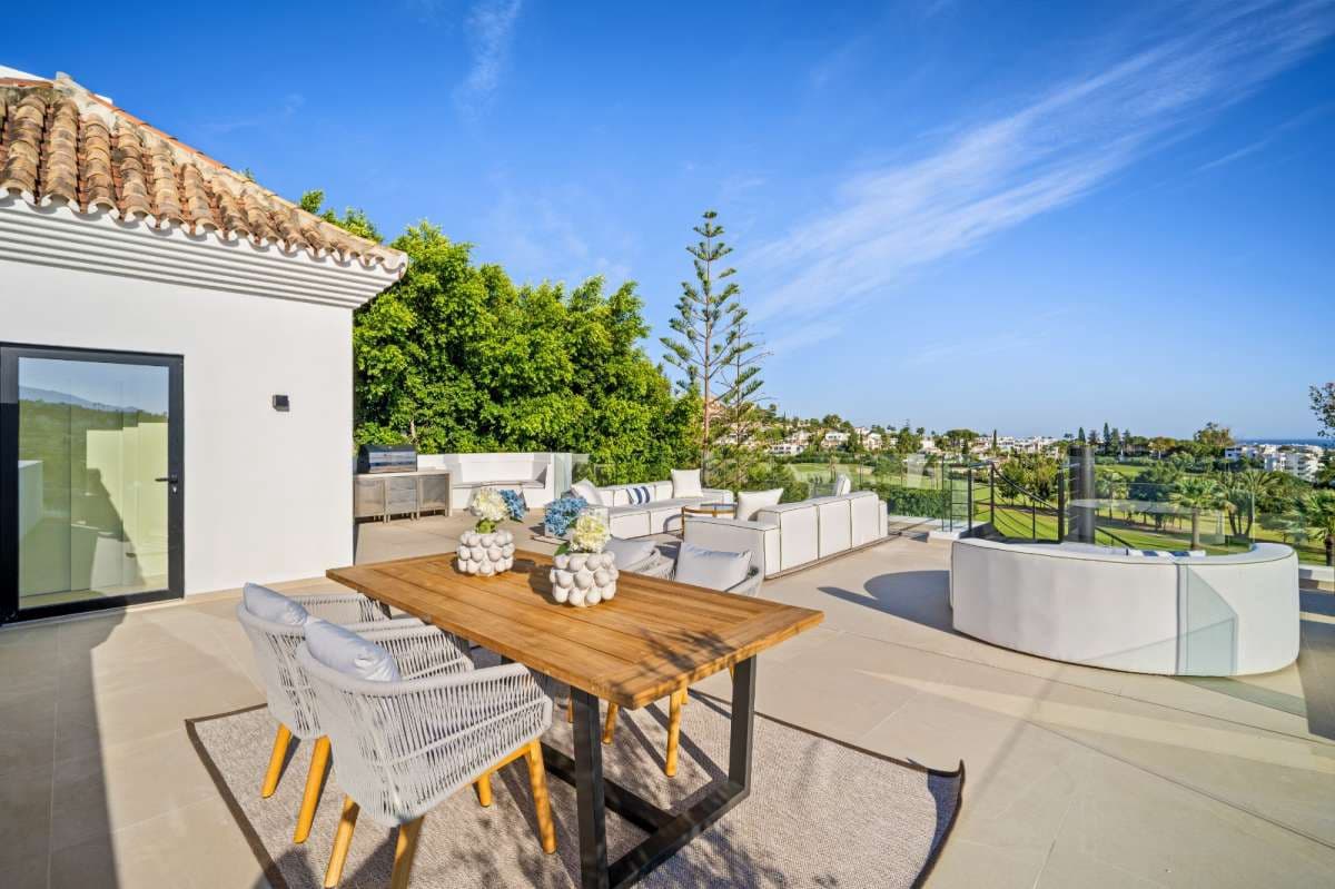 Chalet de 6 habitaciones en Nueva Andalucia en venta con piscina garaje - 7.350.000 € (Ref: 9767682)