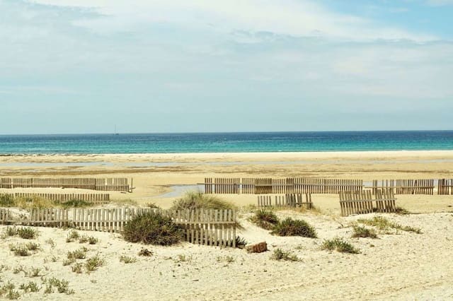 Apartamento de 2 habitaciones en La Manga del Mar Menor en venta con piscina garaje - 385.000 € (Ref: 9767704)