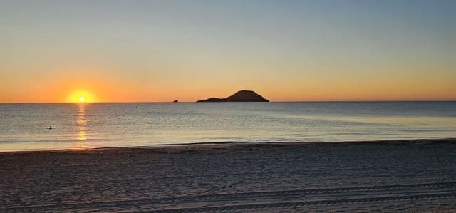 2 soverom Leilighet til salgs i La Manga del Mar Menor med svømmebasseng garasje - € 385 000 (Ref: 9767704)