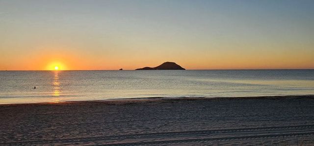 Apartamento de 2 habitaciones en La Manga del Mar Menor en venta con piscina garaje - 385.000 € (Ref: 9767704)