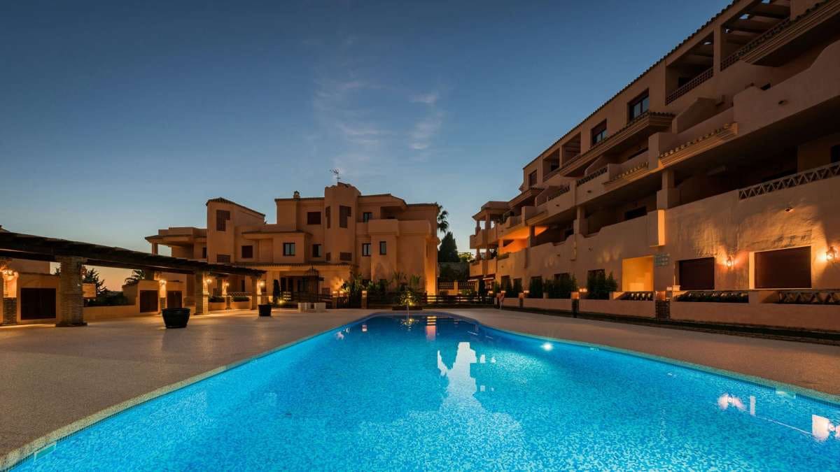 1 sovrum Lägenhet till salu i Benahavis med pool garage - 249 000 € (Ref: 9767708)