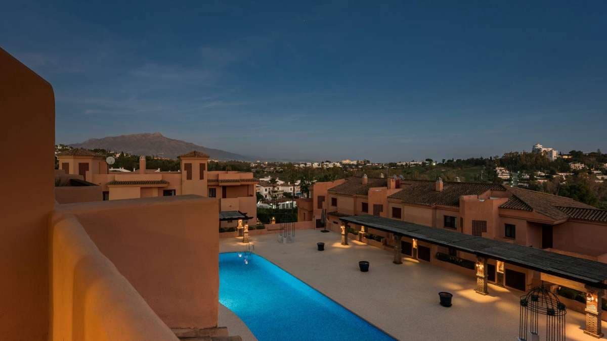 1 bedroom Apartment for sale in Benahavis with pool garage - € 248,000 (Ref: 9767720)