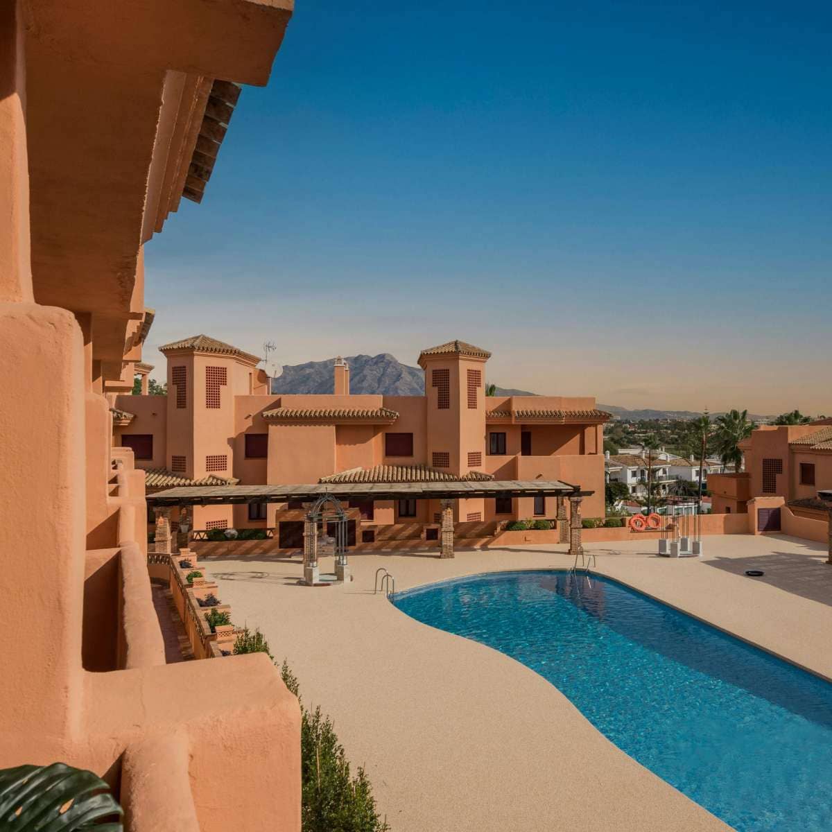 1 chambre Appartement à vendre à Benahavis avec piscine garage - 248 000 € (Ref: 9767720)