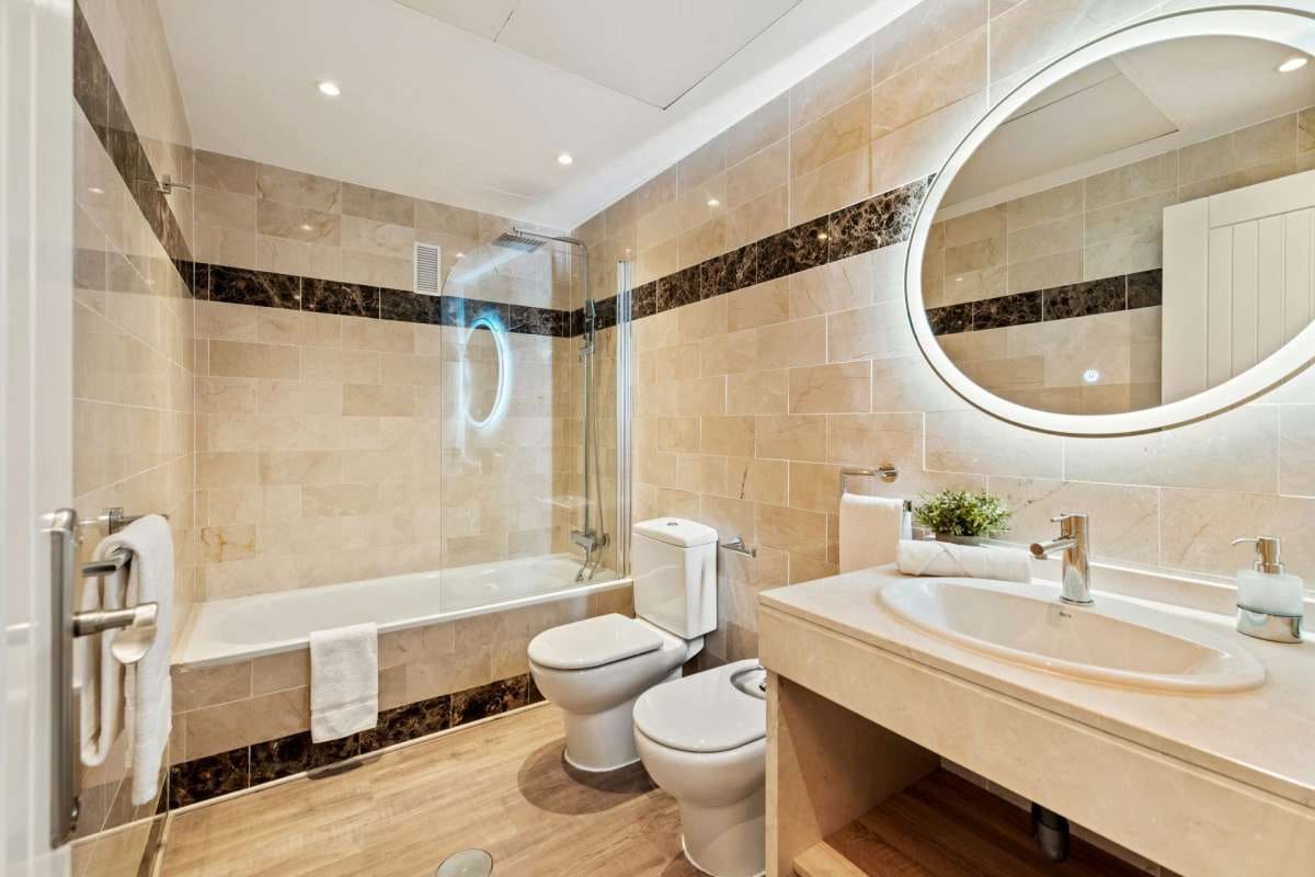1 chambre Appartement à vendre à Benahavis avec piscine garage - 248 000 € (Ref: 9767720)