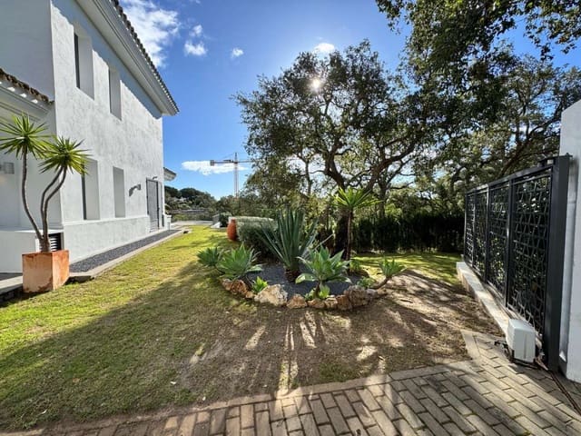 5 makuuhuone Huvila myytävänä paikassa Sotogrande Alto, San Roque mukana uima-altaan 
autotalli - 2 500 000 € (Ref: 9767722)