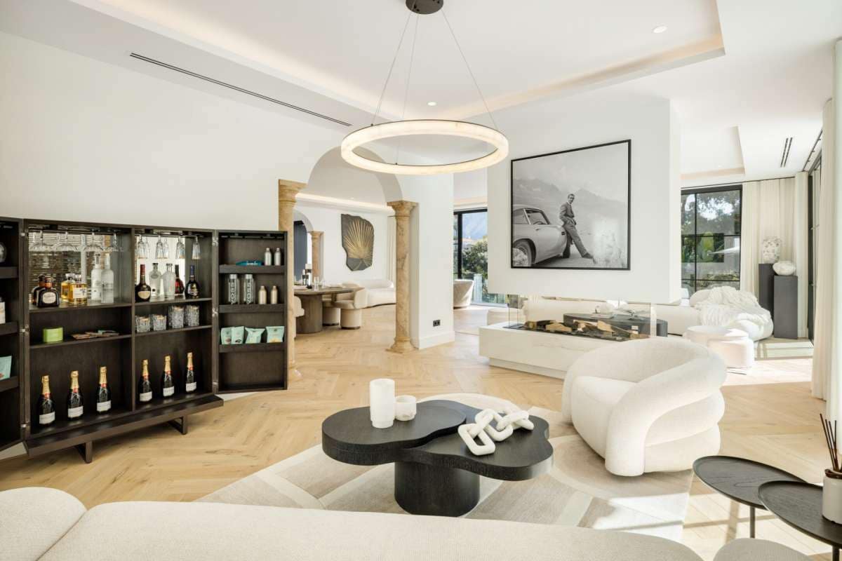 5 bedroom Villa for sale in Benahavis with pool garage - € 6,495,000 (Ref: 9767726)