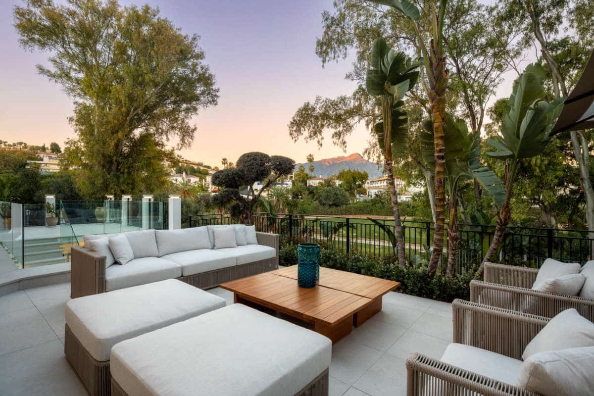 5 bedroom Villa for sale in Benahavis with pool garage - € 6,495,000 (Ref: 9767726)