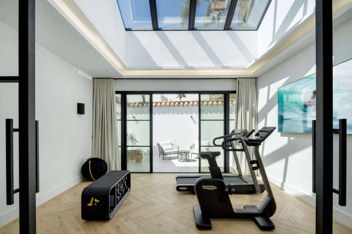 5 bedroom Villa for sale in Benahavis with pool garage - € 6,495,000 (Ref: 9767726)