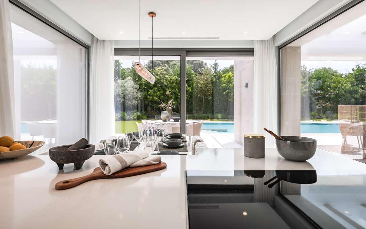 5 sypialnia Willa na sprzedaż w El Paraiso z basenem garażem - 2 495 000 € (Ref: 9767733)