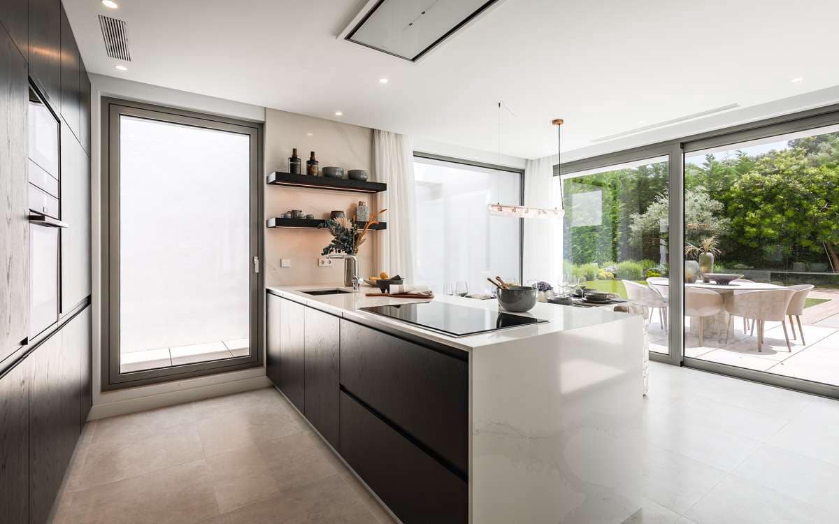 5 sypialnia Willa na sprzedaż w El Paraiso z basenem garażem - 2 495 000 € (Ref: 9767733)