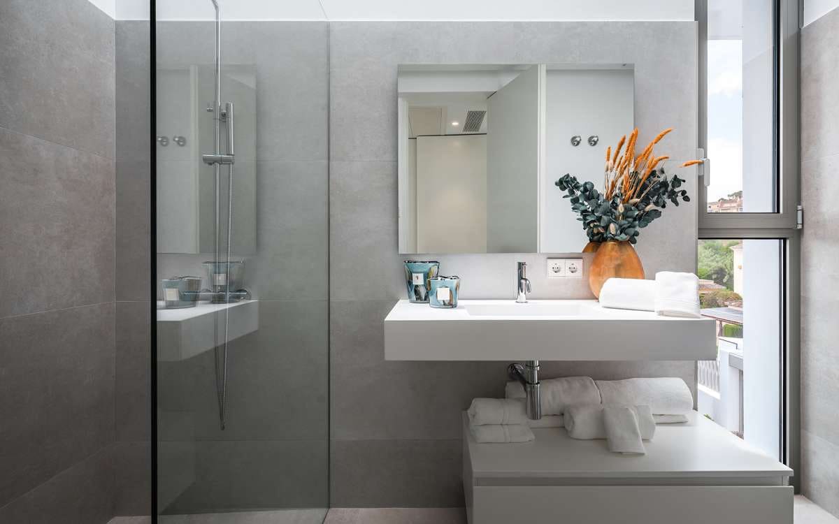 5 sypialnia Willa na sprzedaż w El Paraiso z basenem garażem - 2 495 000 € (Ref: 9767733)