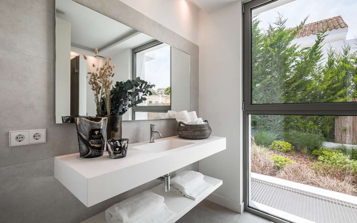 5 sypialnia Willa na sprzedaż w El Paraiso z basenem garażem - 2 495 000 € (Ref: 9767733)