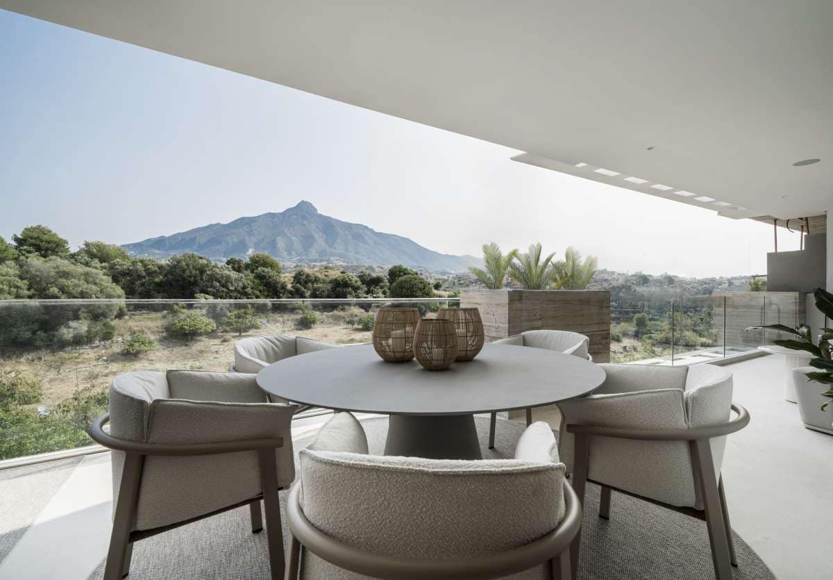 3 sypialnia Apartament na sprzedaż w Nueva Andalucia z basenem garażem - 2 630 000 € (Ref: 9767738)