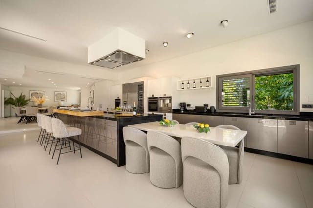 5 sovrum Villa till salu i Los Naranjos, Marbella med garage - 6 995 000 € (Ref: 9767807)