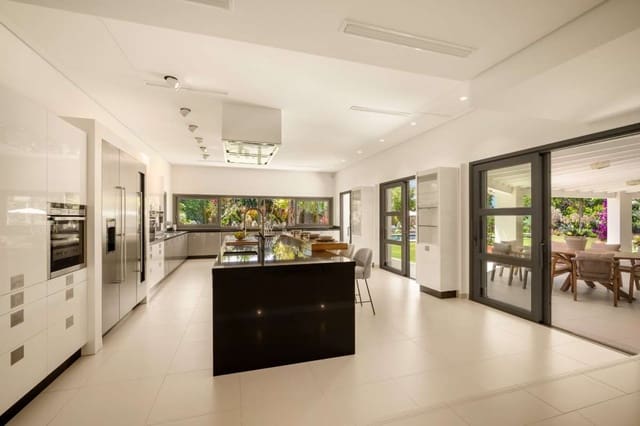 5 sovrum Villa till salu i Los Naranjos, Marbella med garage - 6 995 000 € (Ref: 9767807)