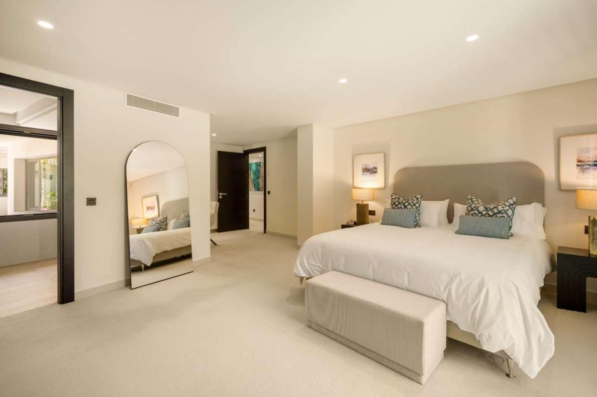 5 sovrum Villa till salu i Nueva Andalucia med garage - 6 995 000 € (Ref: 9767807)