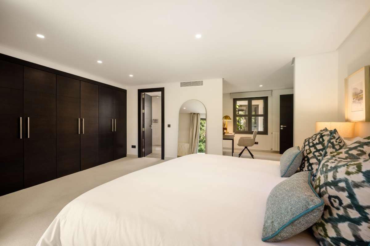 5 sovrum Villa till salu i Nueva Andalucia med garage - 6 995 000 € (Ref: 9767807)