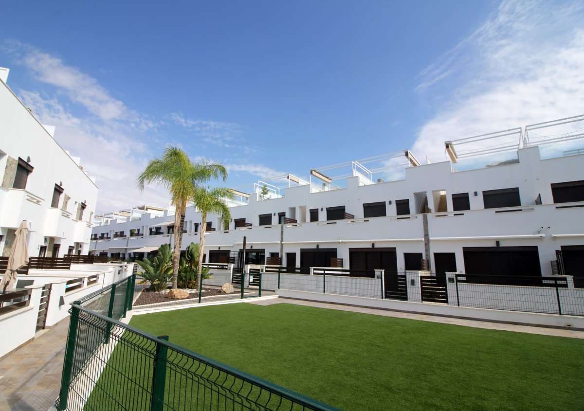 4 soveværelse Byhus til salg i Pilar de la Horadada med swimmingpool garage - € 369.900 (Ref: 9767899)