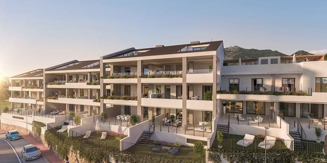 3 soverom Kjedet enebolig til salgs i Zona Centro Comercial Torrequebrada, Benalmádena med garasje - € 965 000 (Ref: 9767990)