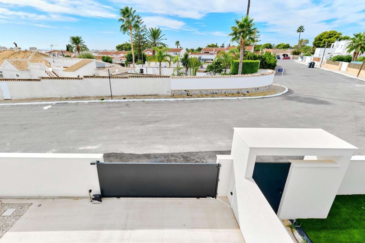 3 bedroom Villa for sale in Orihuela Costa with pool garage - € 760,000 (Ref: 9768038)