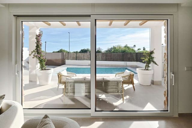 3 soverom Villa til salgs i Villamartin, Orihuela med svømmebasseng garasje - € 760 000 (Ref: 9768038)