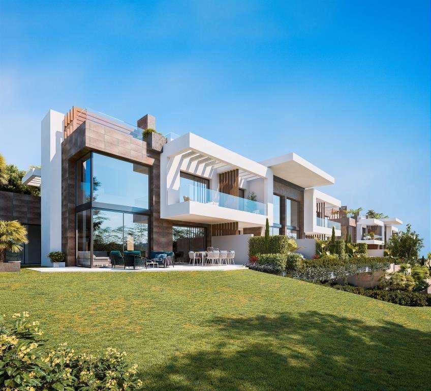 4 bedroom Townhouse for sale in Marbella with pool garage - € 1,960,000 (Ref: 9768078)