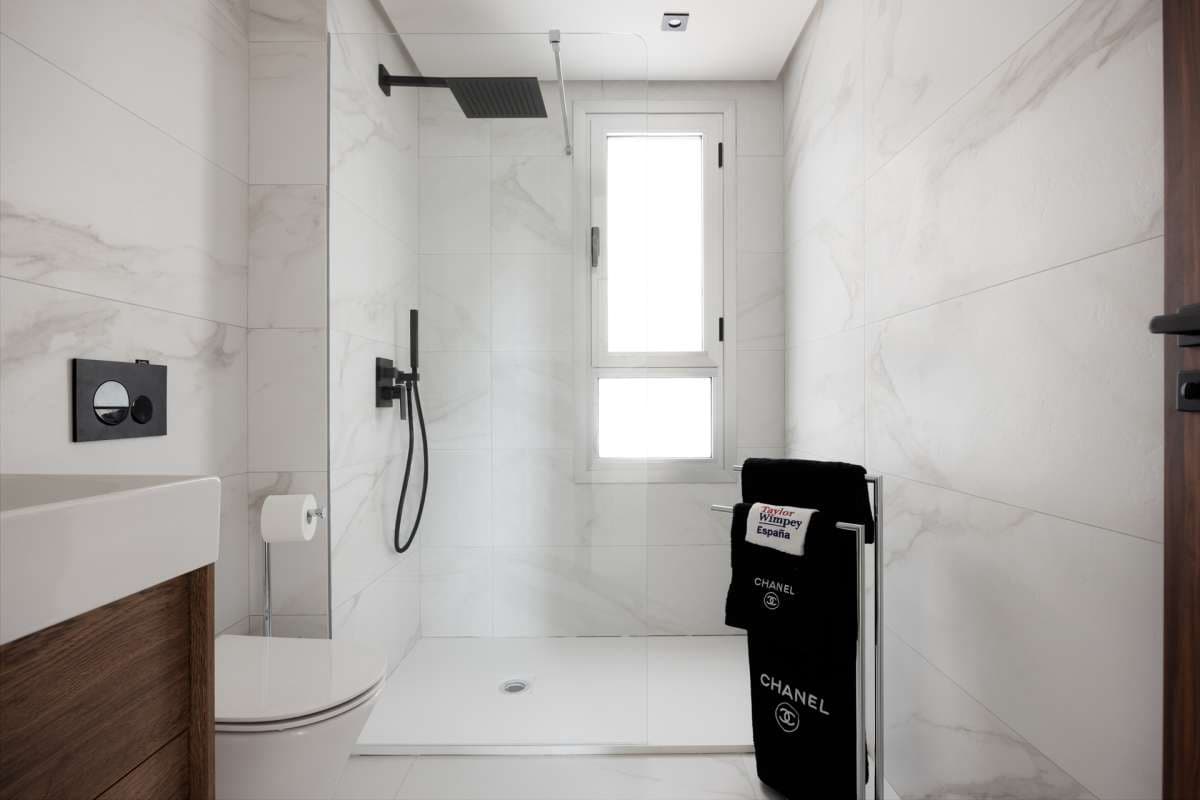 4 bedroom Apartment for sale in San Pedro de Alcantara with garage - € 1,490,000 (Ref: 9768131)