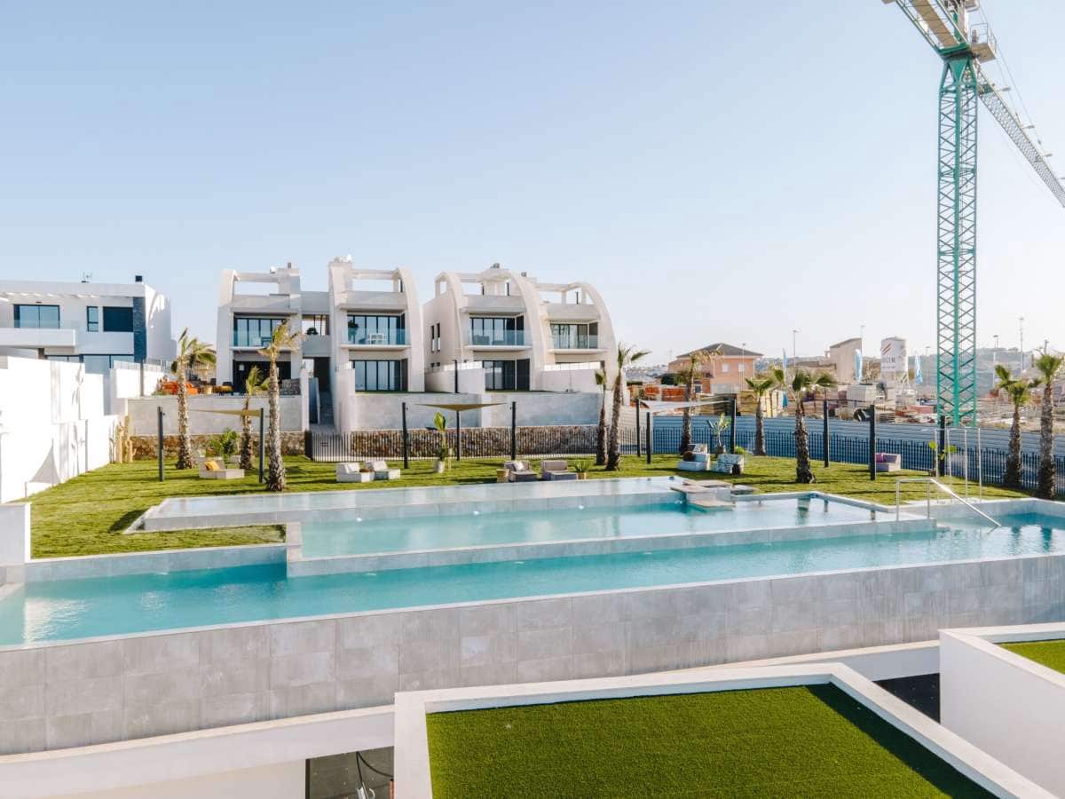 4 soveværelse Bungalow til salg i Ciudad Quesada med swimmingpool - € 599.000 (Ref: 9768244)