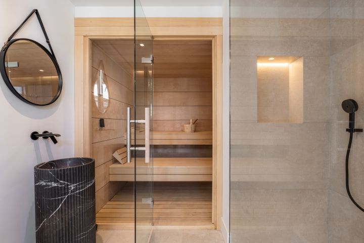 5 soveværelse Villa til salg i Nueva Andalucia med swimmingpool garage - € 2.575.000 (Ref: 9768321)