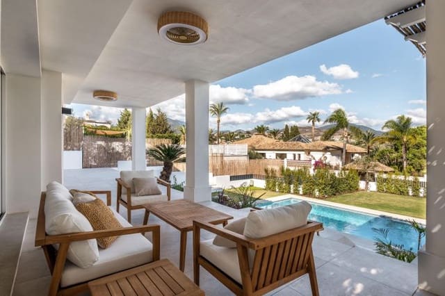 5 soveværelse Villa til salg i Las Brisas, Marbella med swimmingpool garage - € 2.575.000 (Ref: 9768321)