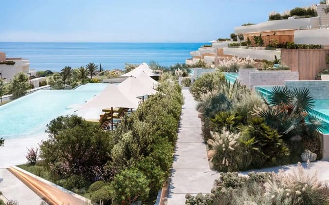 3 makuuhuone Omakotitalo myytävänä paikassa Las Chapas, Marbella mukana uima-altaan 
autotalli - 5 060 000 € (Ref: 9768388)