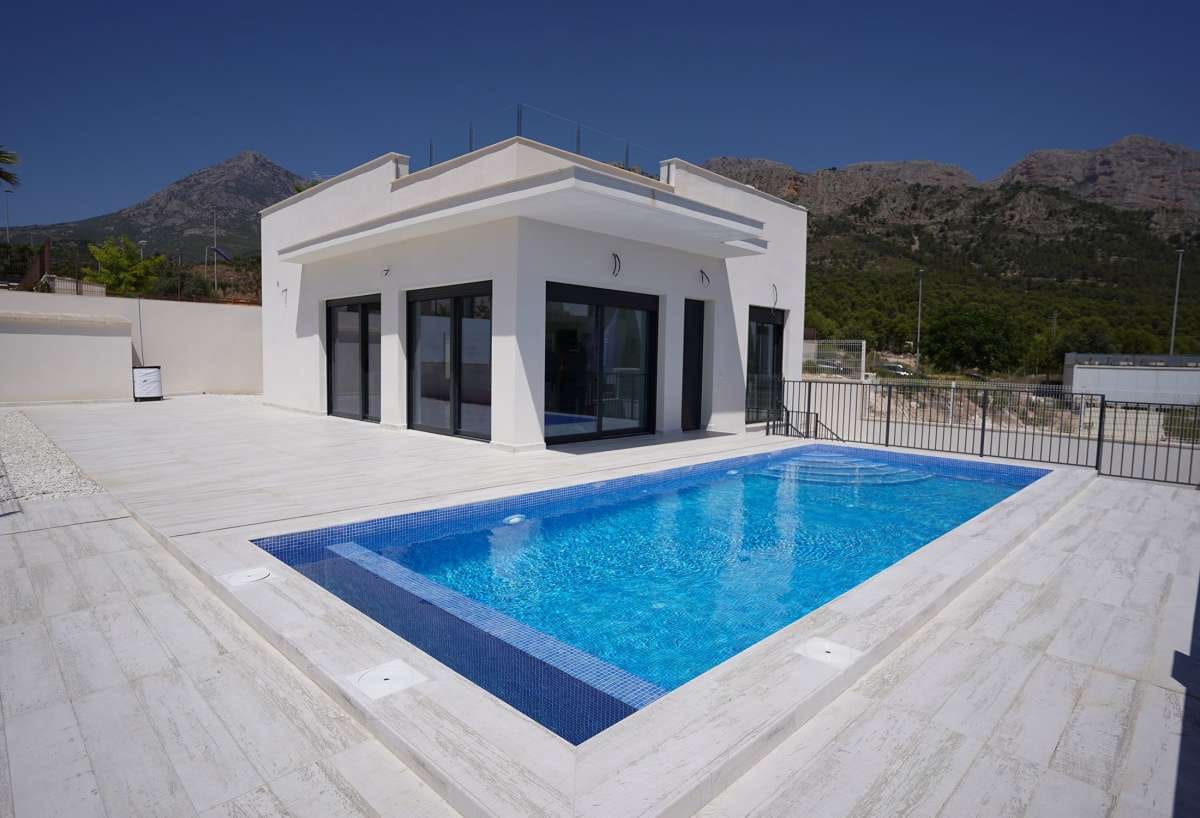 3 bedroom Villa for sale in Polop with pool garage - € 500,000 (Ref: 9768620)