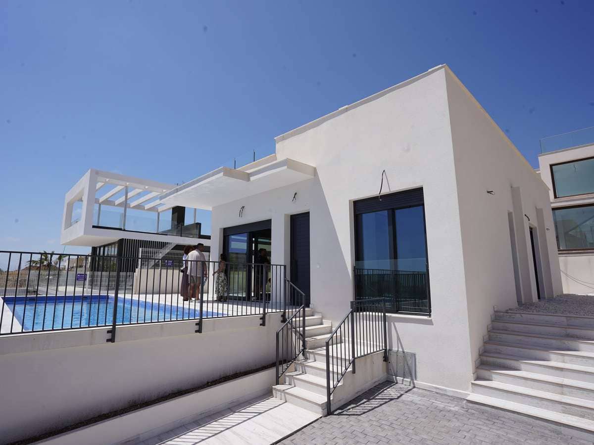 3 bedroom Villa for sale in Polop with pool garage - € 500,000 (Ref: 9768620)