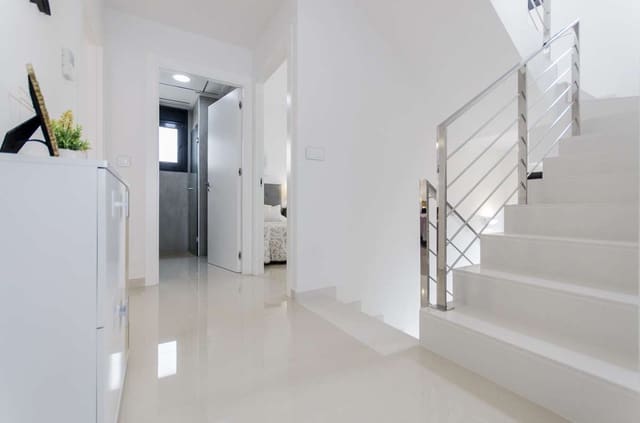 3 soveværelse Villa til salg i San Miguel de Salinas med swimmingpool garage - € 630.000 (Ref: 9768693)