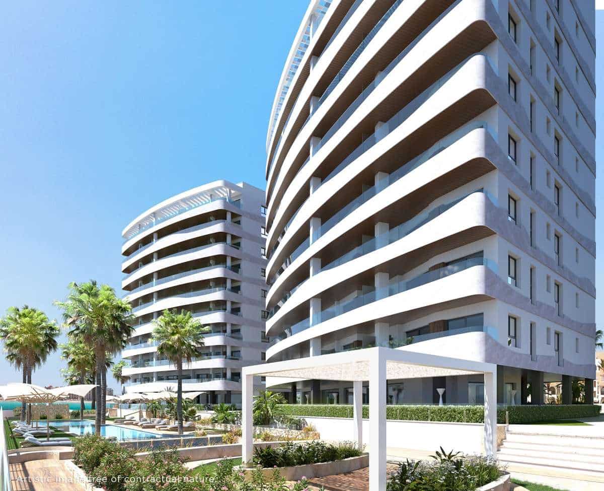 2 soverom Leilighet til salgs i La Manga del Mar Menor med svømmebasseng garasje - € 449 000 (Ref: 9768777)