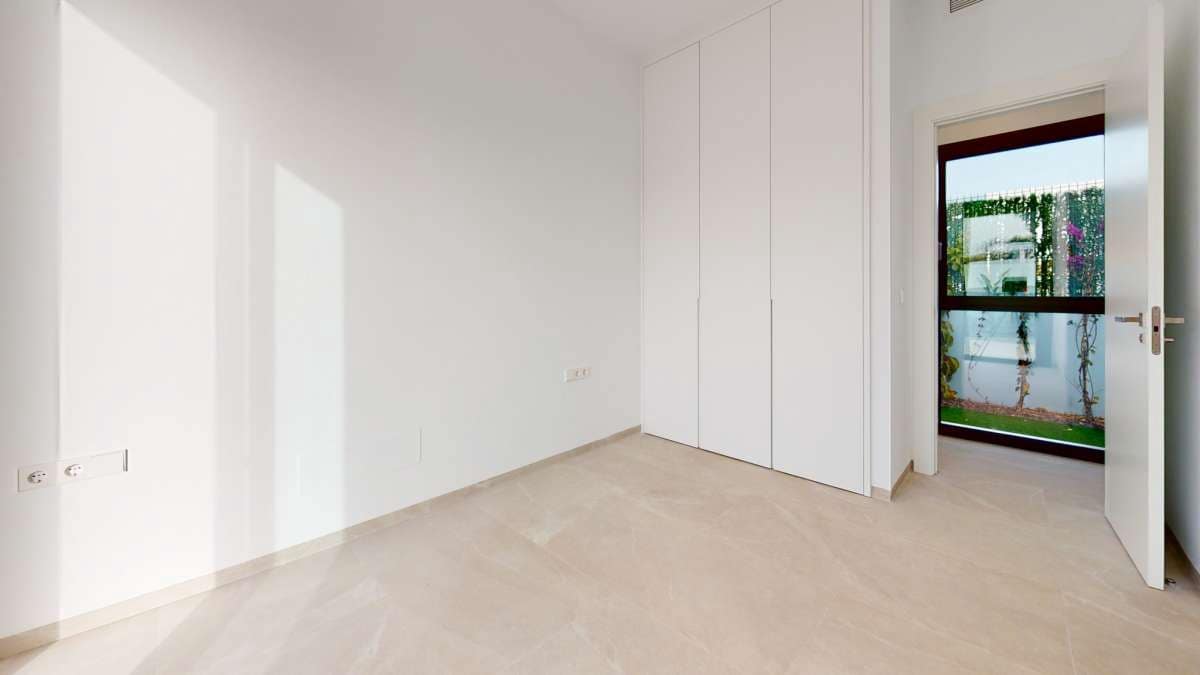 3 slaapkamer Villa te koop in Los Alcazares met zwembad garage - € 519.900 (Ref: 9768801)