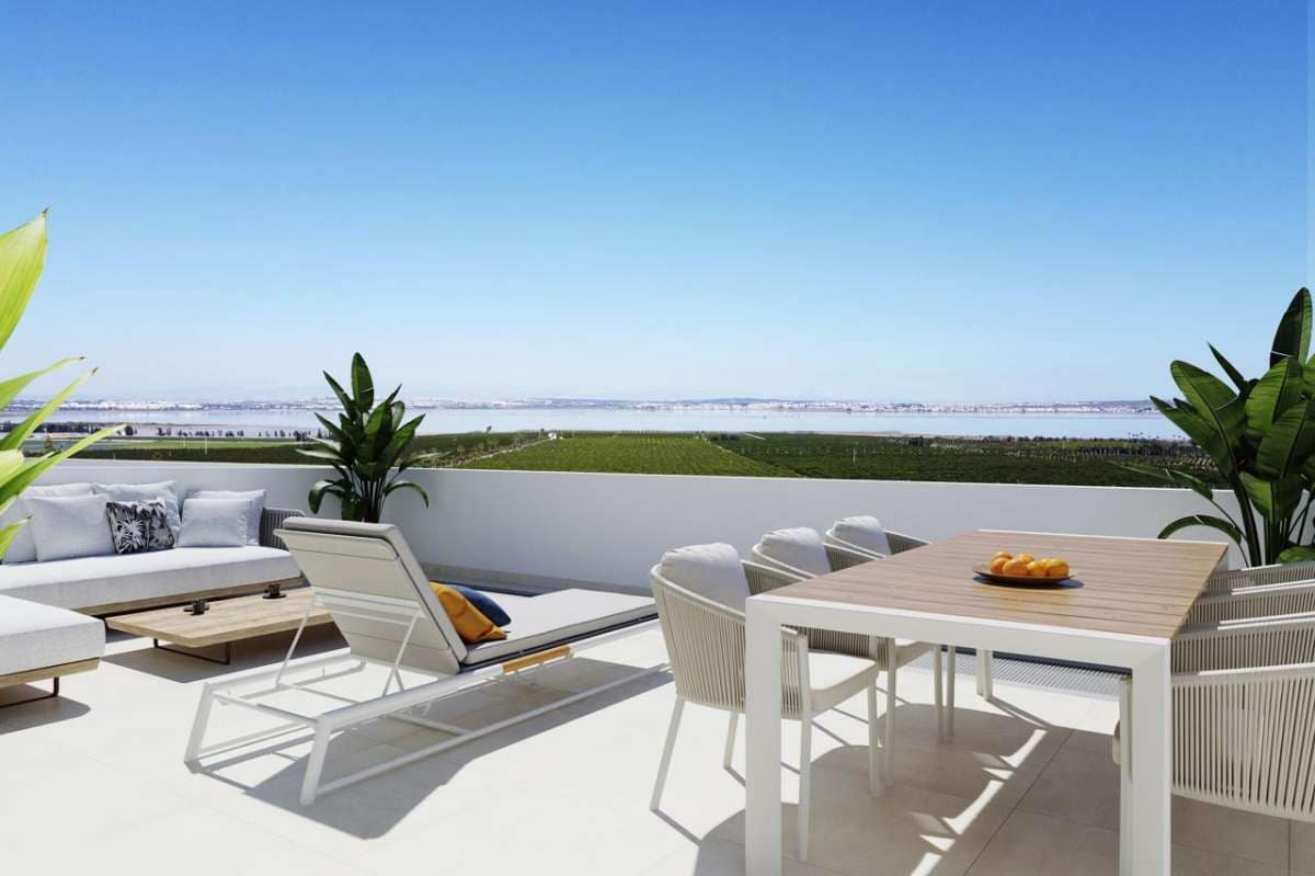 2 soverom Leilighet til salgs i Torrevieja med svømmebasseng garasje - € 330 000 (Ref: 9867305)