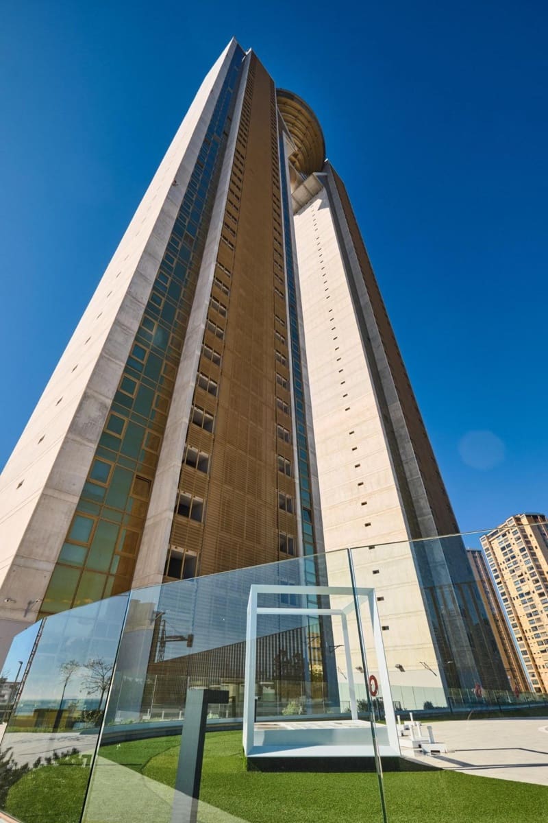 2 bedroom Apartment for sale in Benidorm with pool - € 649,000 (Ref: 10043105)