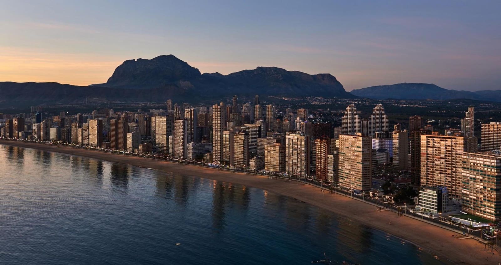 2 bedroom Apartment for sale in Benidorm with pool - € 649,000 (Ref: 10043105)