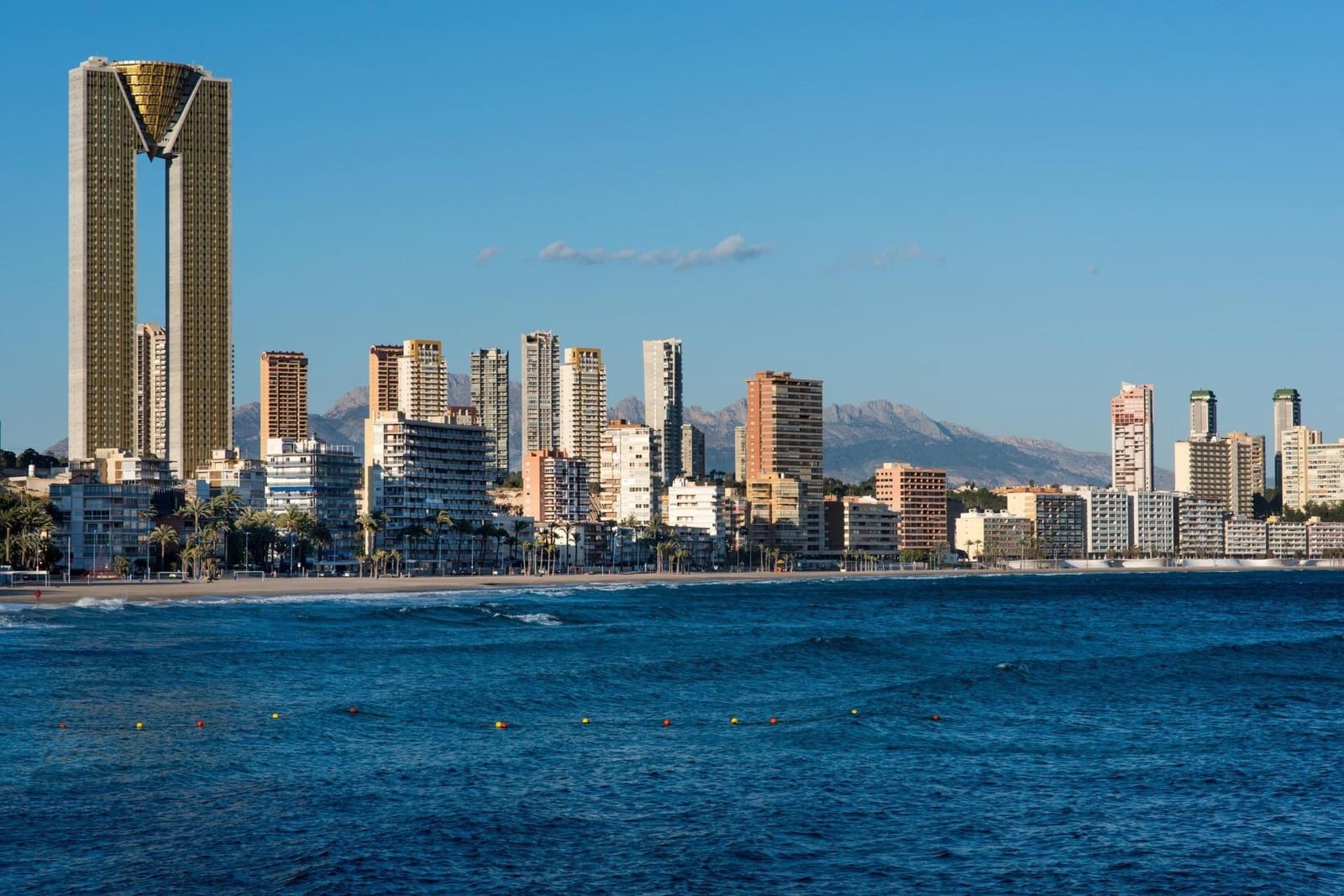 2 bedroom Apartment for sale in Benidorm with pool - € 649,000 (Ref: 10043105)
