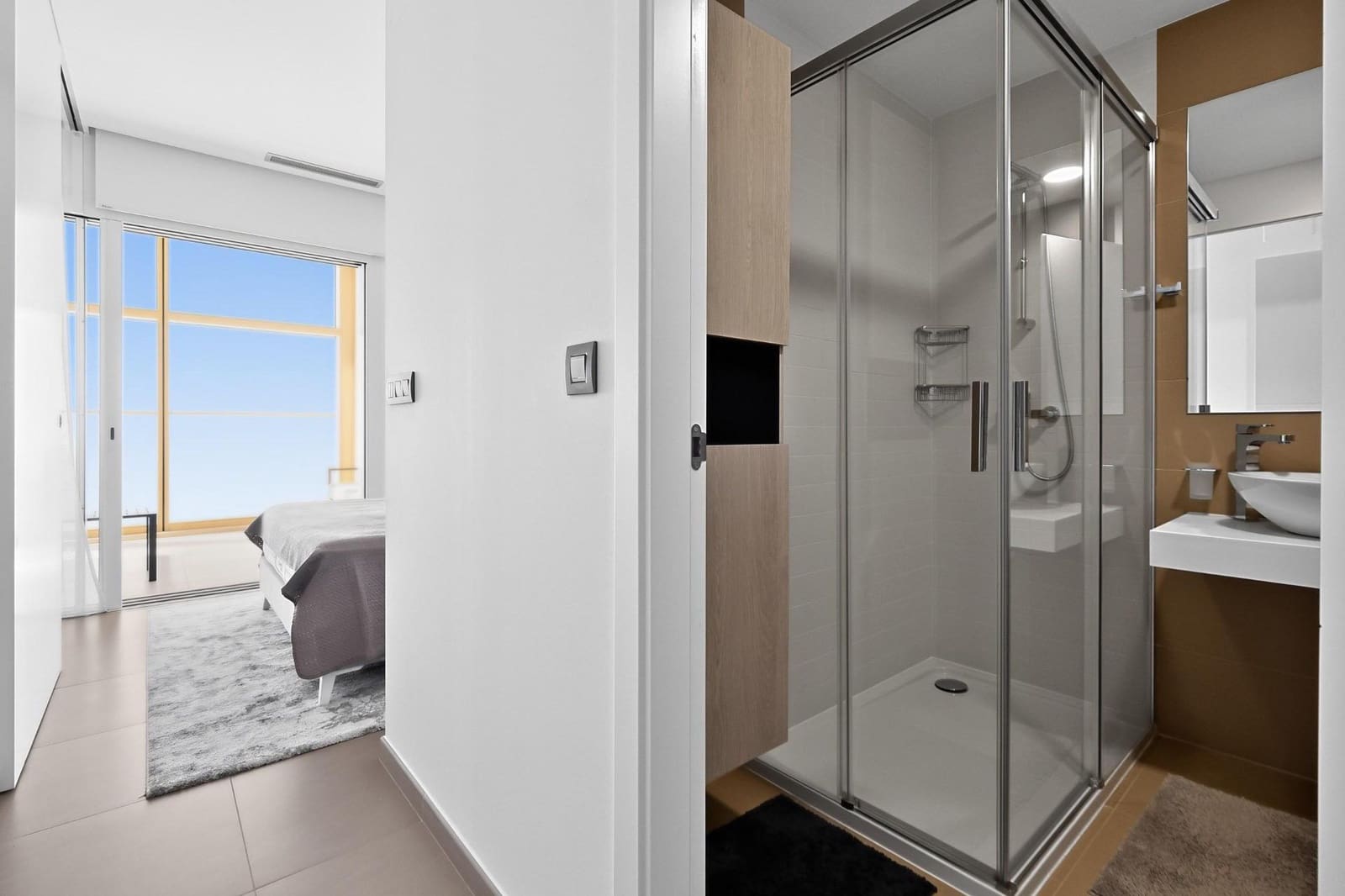 2 bedroom Apartment for sale in Benidorm with pool - € 649,000 (Ref: 10043105)