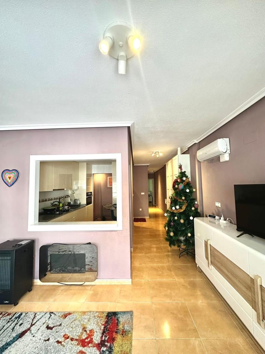 2 makuuhuone Huoneisto myytävänä paikassa Torrevieja - 156 000 € (Ref: 9843785)