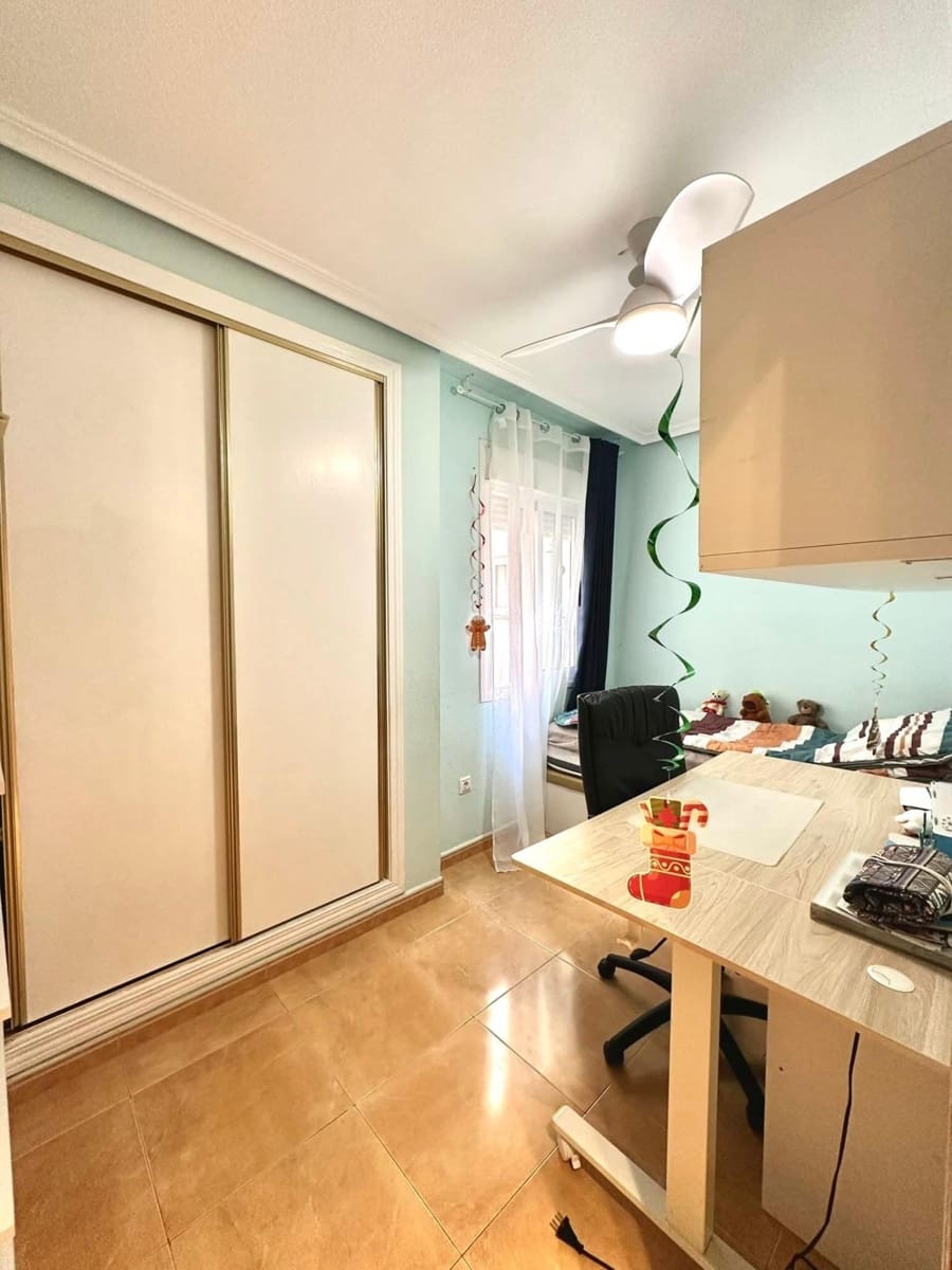 2 makuuhuone Huoneisto myytävänä paikassa Torrevieja - 156 000 € (Ref: 9843785)