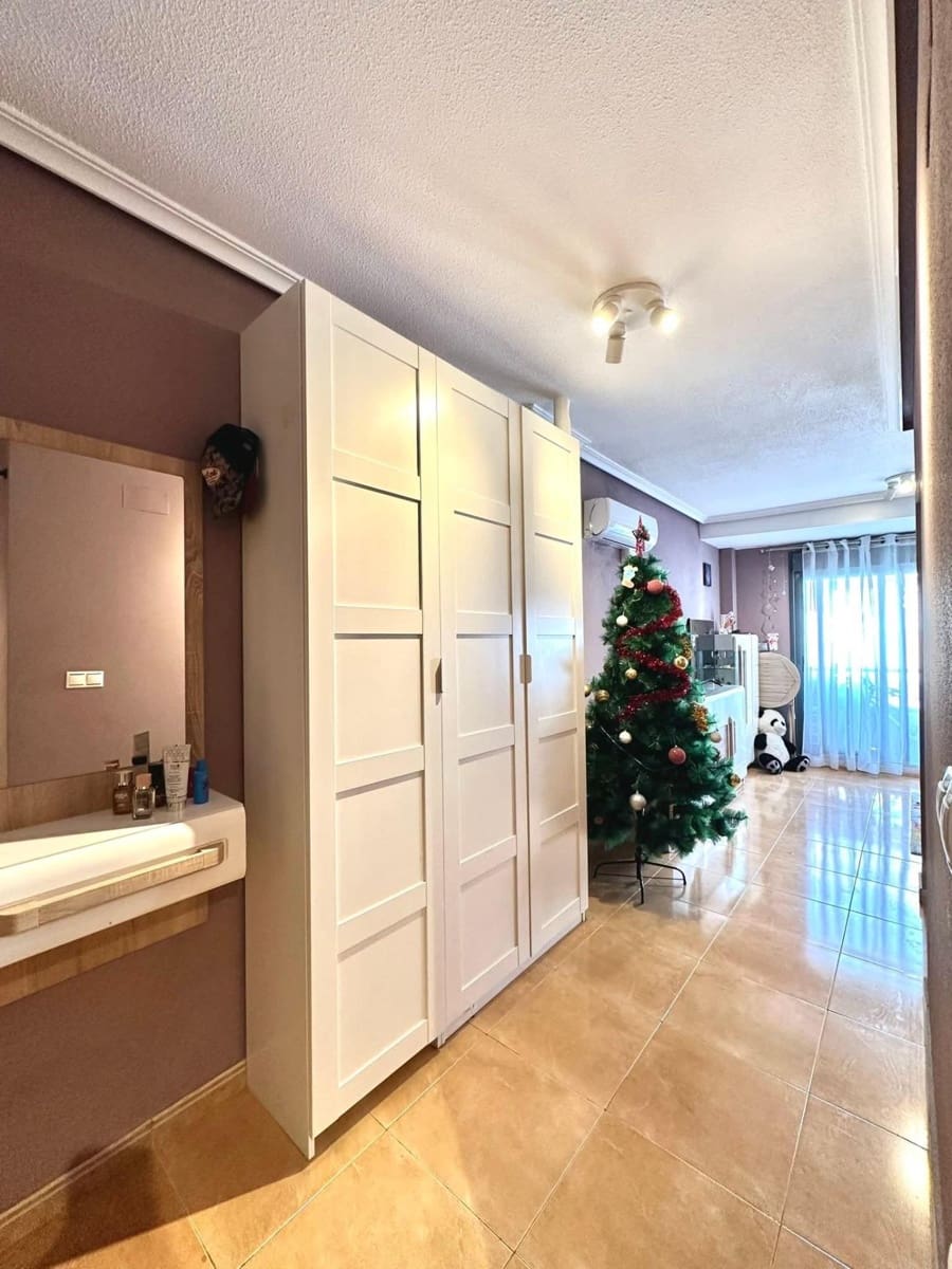 2 makuuhuone Huoneisto myytävänä paikassa Torrevieja - 156 000 € (Ref: 9843785)